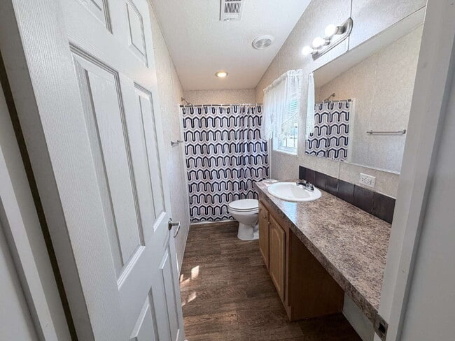 Building Photo - "Serene 3-Bed, 2-Bath Home in Auburndale - 1152 Sq Ft of Comfort on Hickory Rd!"