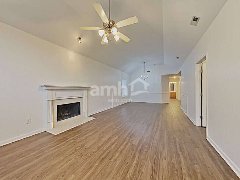 Building Photo - 1315 Chapmans Retreat Dr