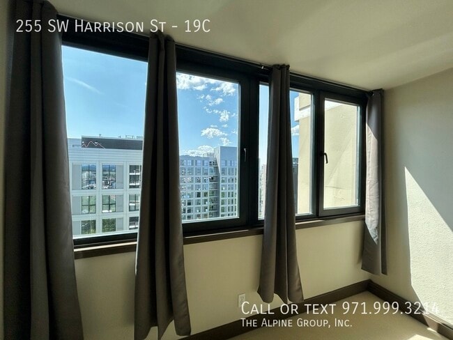 Building Photo - 255 SW Harrison St