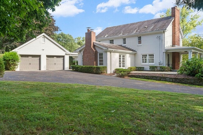 Building Photo - Elegant Fox Chapel 4-Bedroom, 3.5-Bath Home