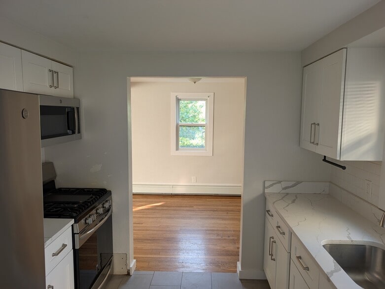 Primary Photo - 94 North St