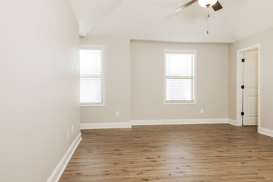 Building Photo - 1233 Catawba Way