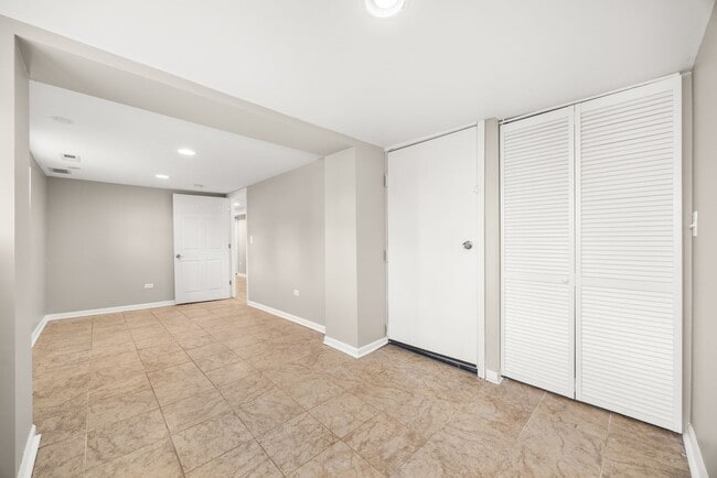 Building Photo - 1900 Highland Ave