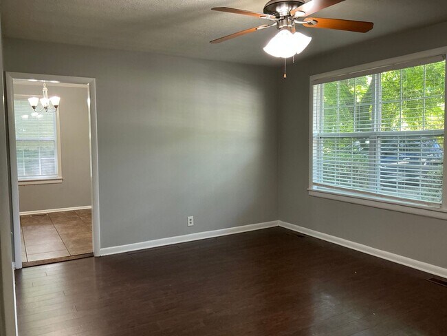 Building Photo - 203 Creekside Dr
