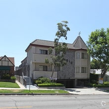 Building Photo - 610 E Providencia Ave