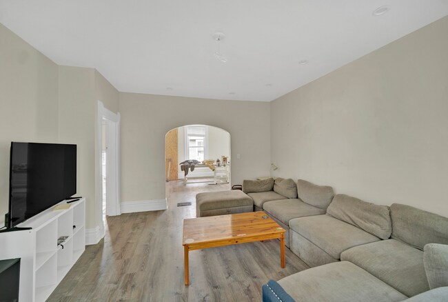 Building Photo - 2137 Maple Ave