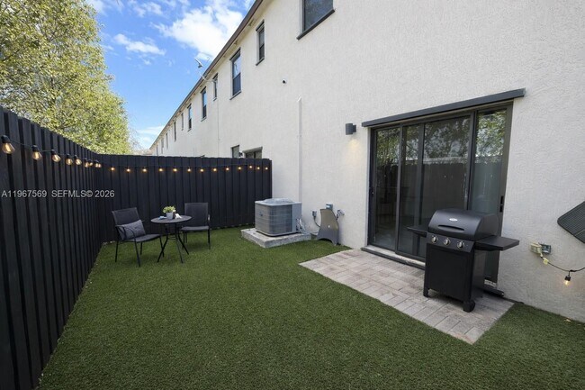 Building Photo - 323 NE 208th Terrace