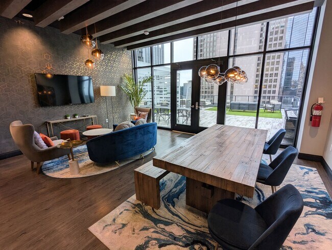Building Photo - Stunning Downtown 1 Bedroom Condo at The L...