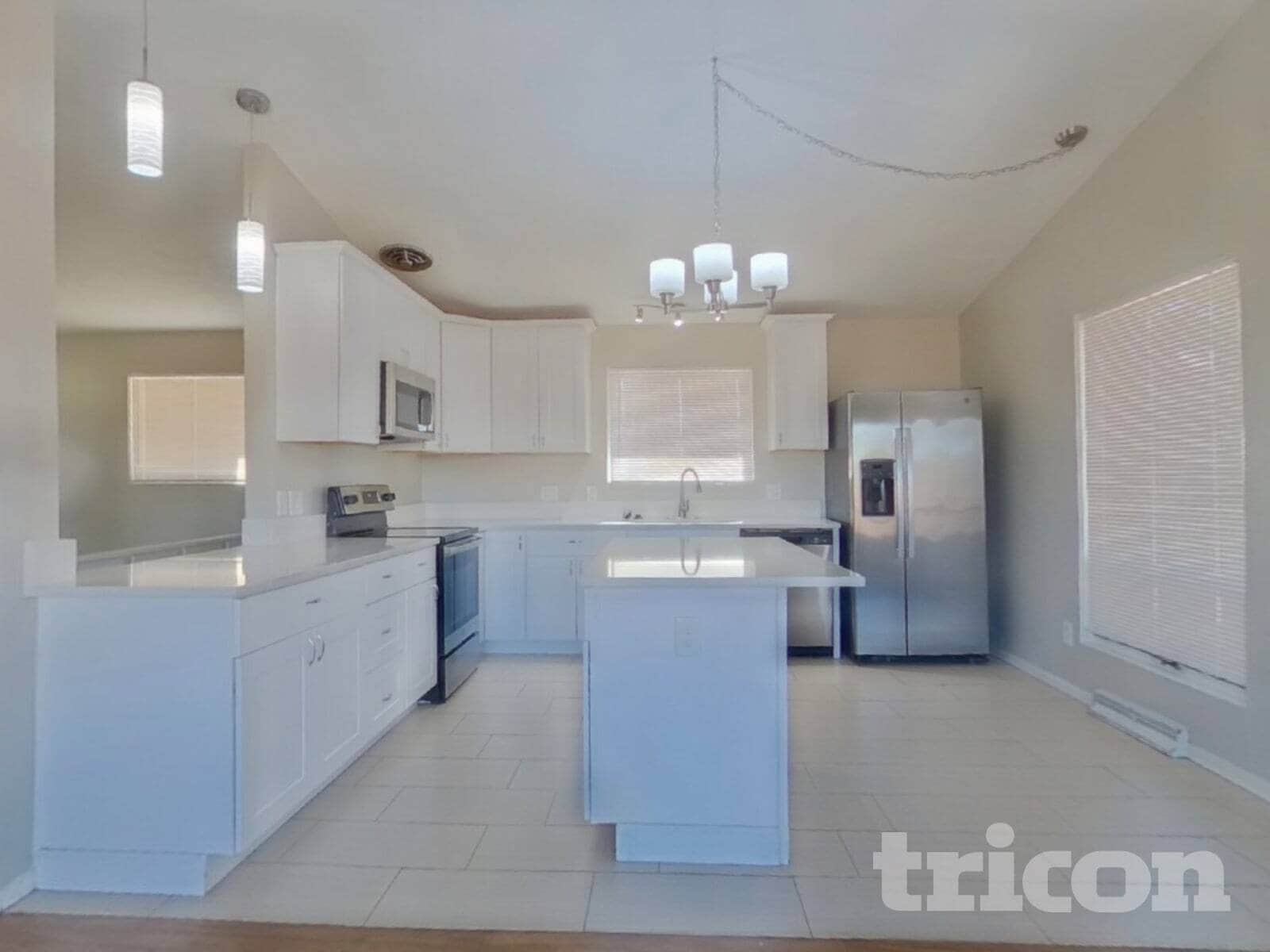 Building Photo - 5674 W Chestnut Ave