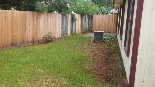 Building Photo - 2008 Woodfern Path