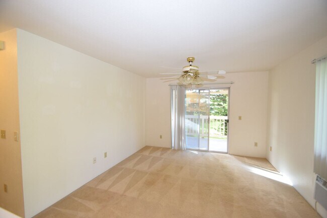 Building Photo - PARKGLEN AT WAIKELE – Clean and well-maint...