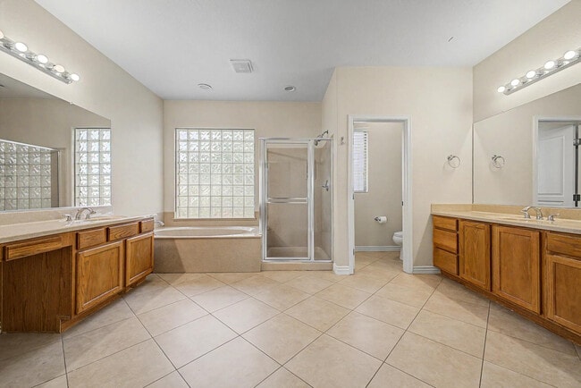 Building Photo - 8425 W Northview Ave