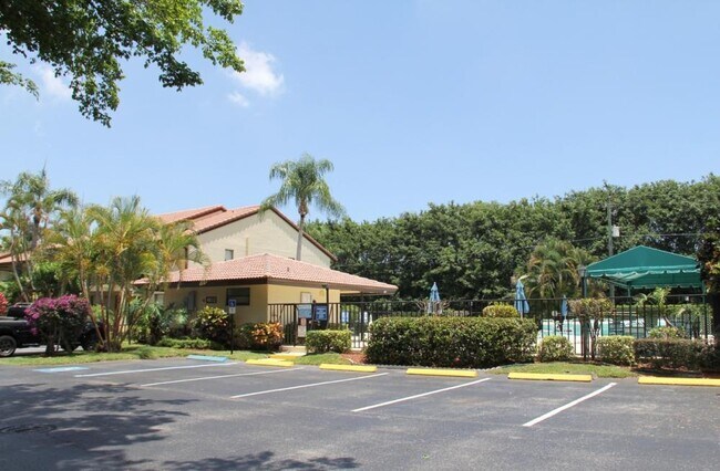 Building Photo - 4706 Lucerne Lakes Blvd