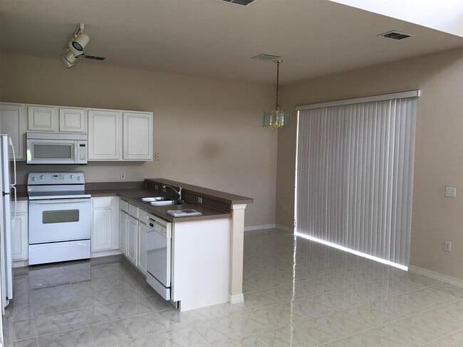 Building Photo - 602 Monroe Cir