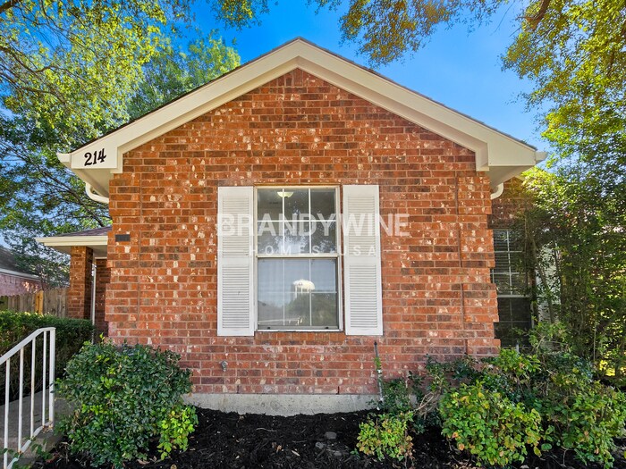 Building Photo - 214 Streamside Dr