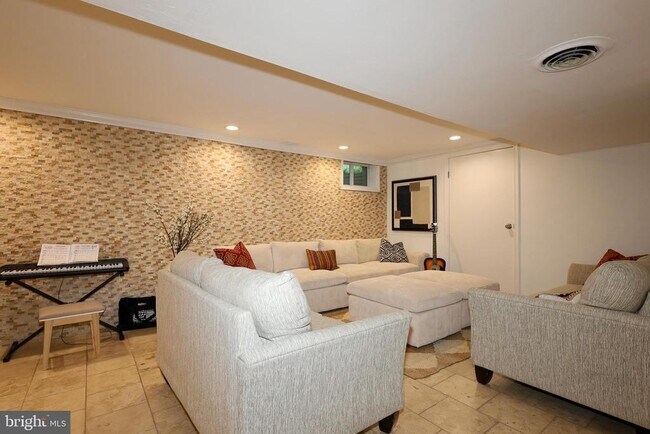 Building Photo - 206 Drakes Drum Dr