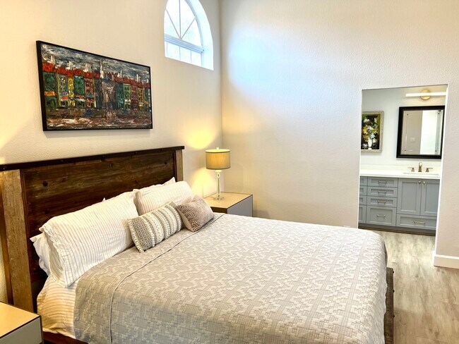 Building Photo - 15922 Avenida Villaha