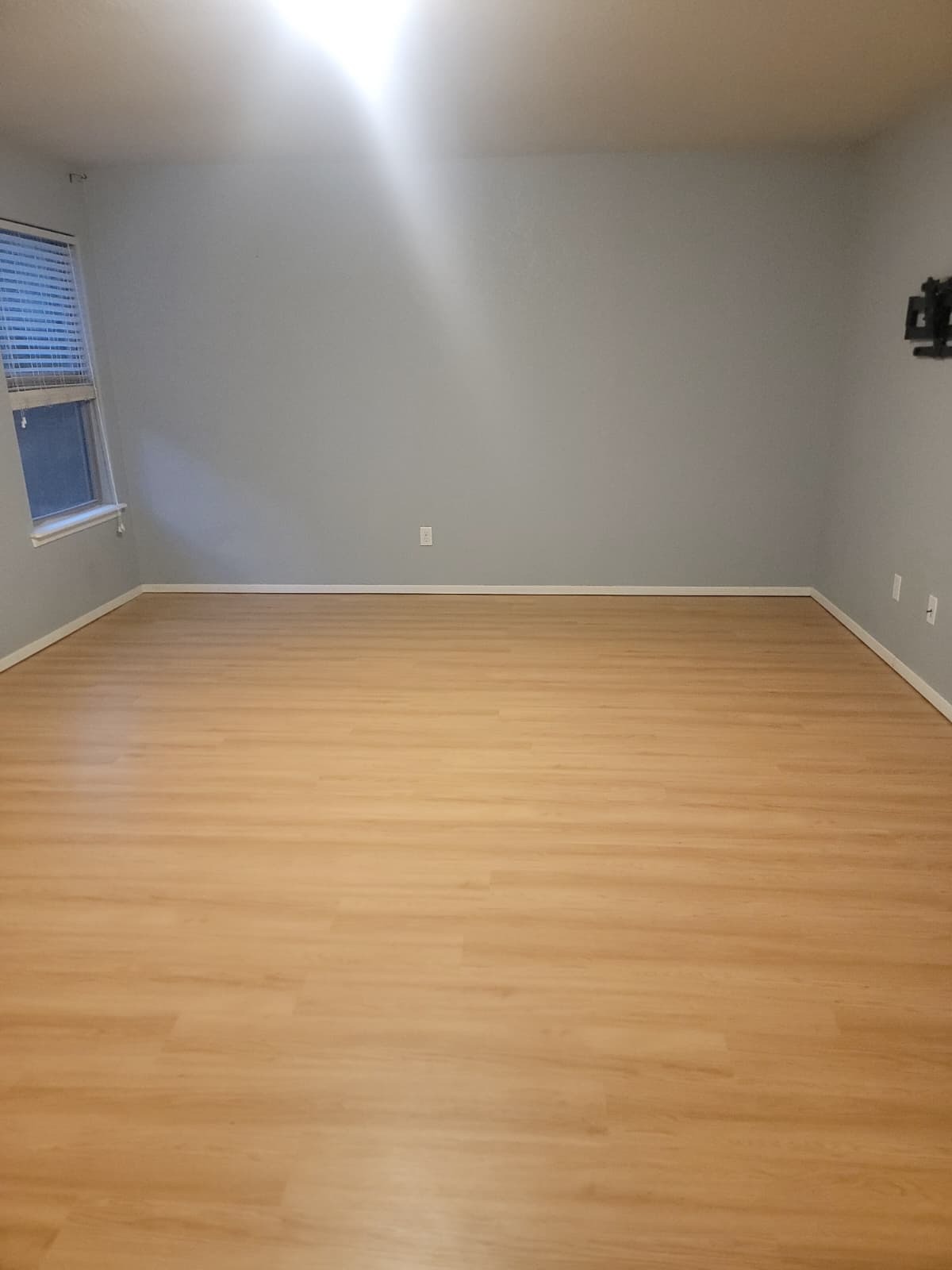 Building Photo - 904 SW Green World St