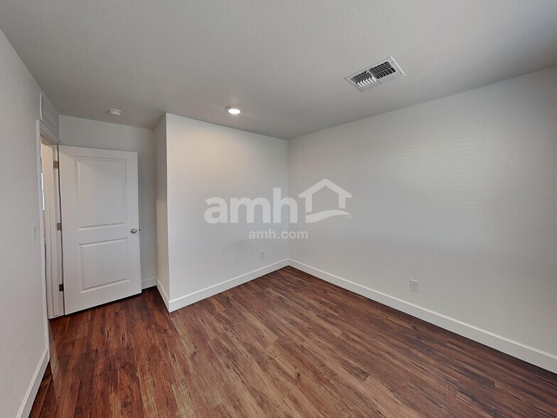 Building Photo - 8971 N 171st Dr