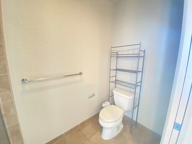Building Photo - 2 Bedroom 2 Bath VUE Condo -- Application ...