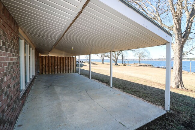 Building Photo - Duplex on Logan Martin Lake