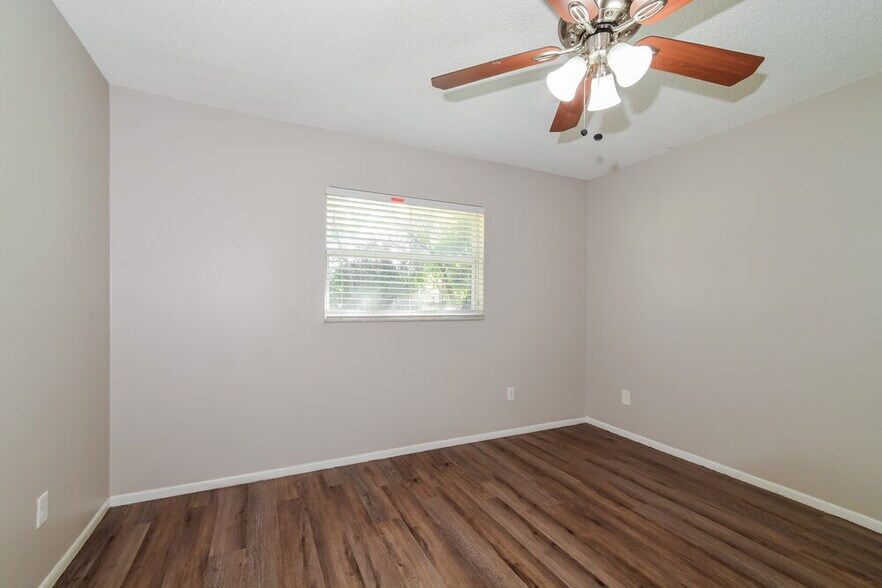 Building Photo - 126 Alder Ave