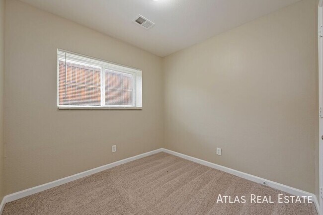 Building Photo - 4650 Vine St