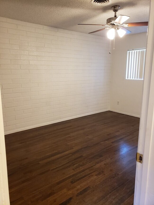 Building Photo - Charming 2bdr Duplex in La Mesa Cul-de-Sac