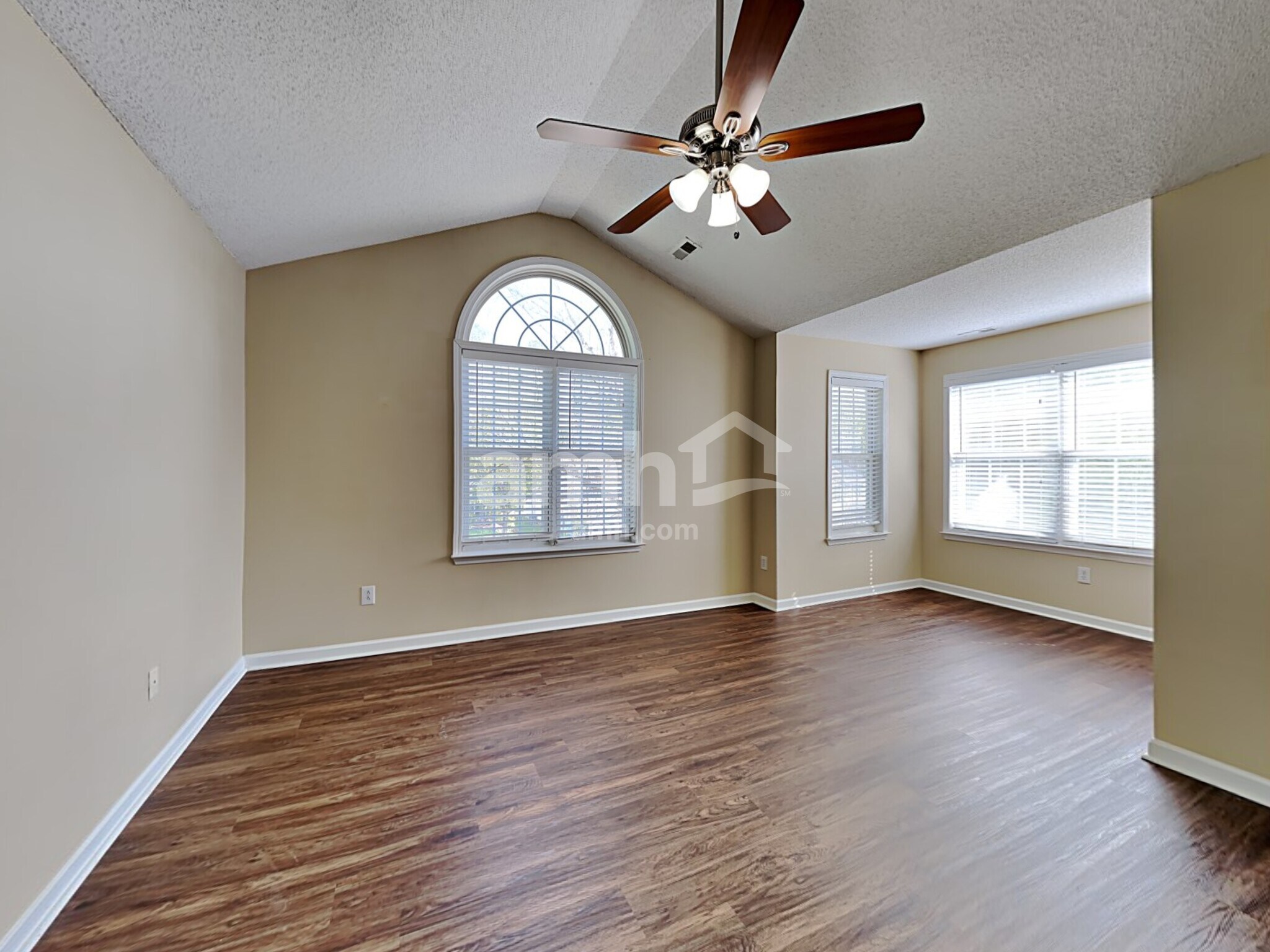 Building Photo - 409 Ascott Way