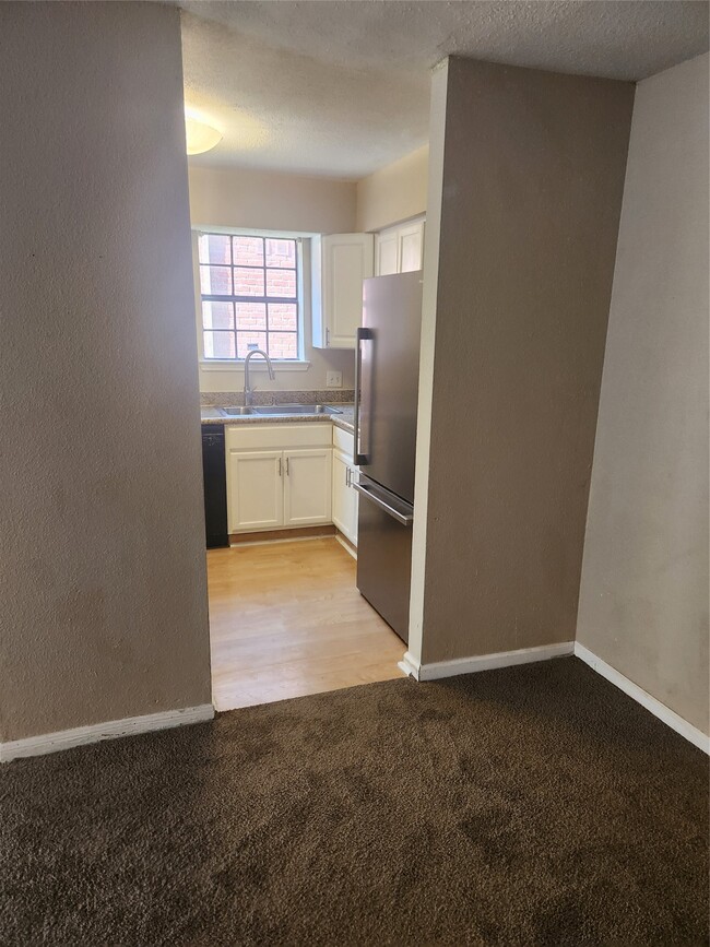 Building Photo - 12500 Sandpiper Dr