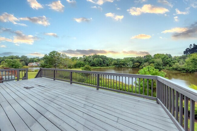 Building Photo - 108 Waters Edge Dr