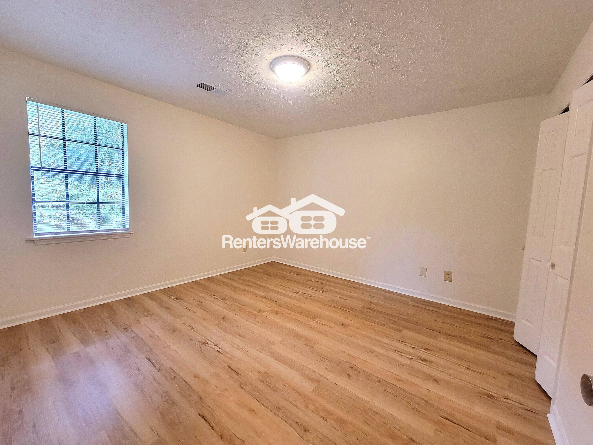 Building Photo - 270 S Jeff Davis Dr