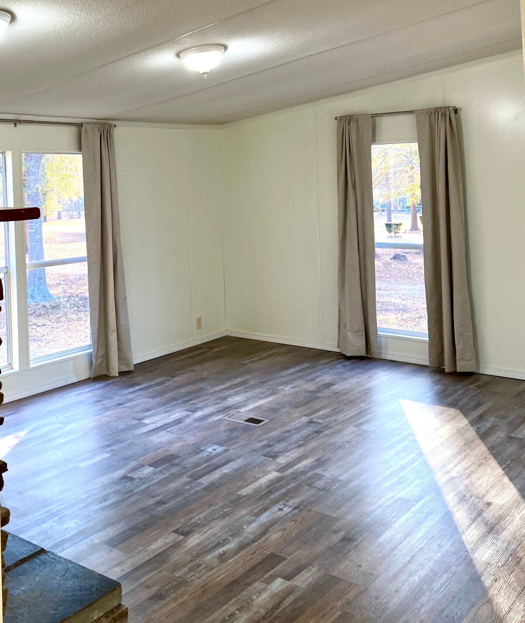 Family Room - 152 Valentine Rd NE