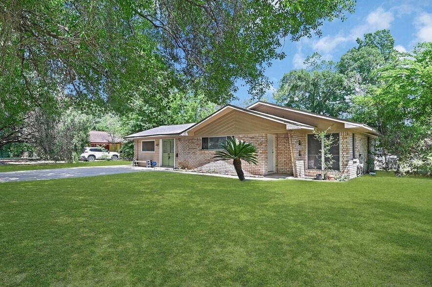 Large spacious ranch style home - 3806 Tilson Ln