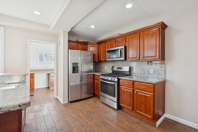 Building Photo - Ravenwood