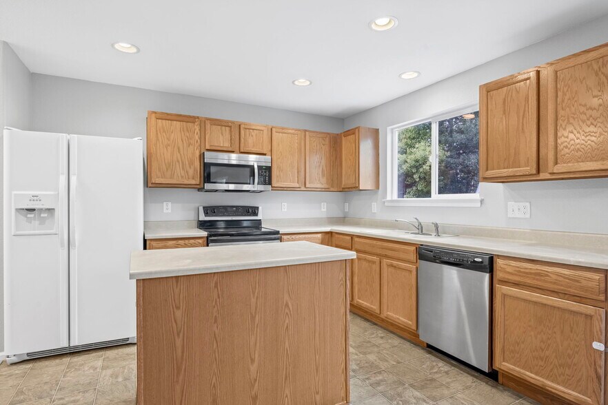 Building Photo - 637 N 48th Ave