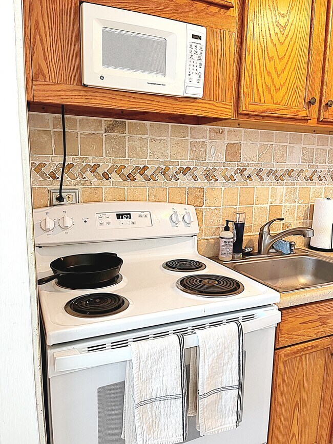 Building Photo - 40 Owen St