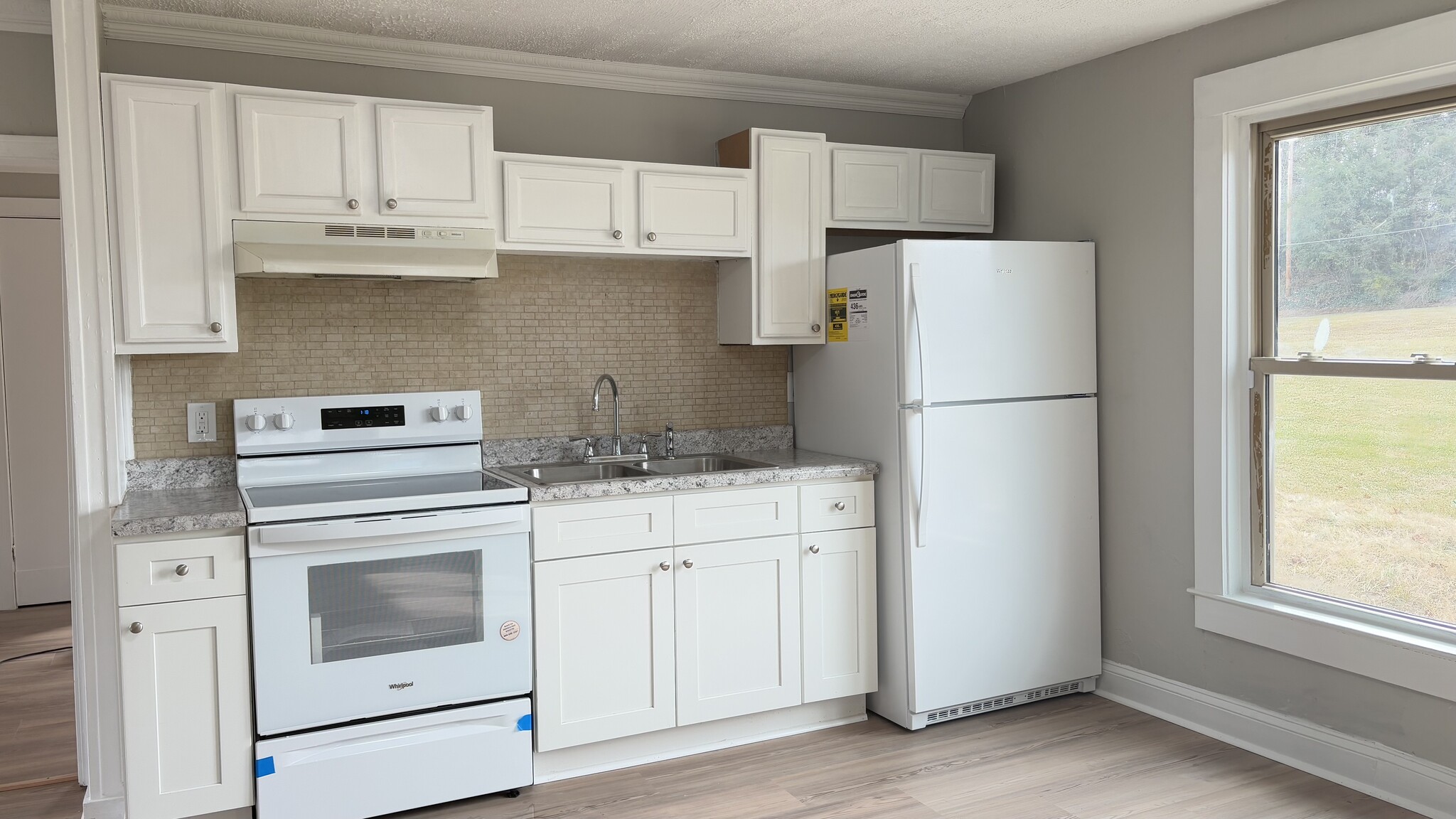 Building Photo - 904 E Myrtle Ave