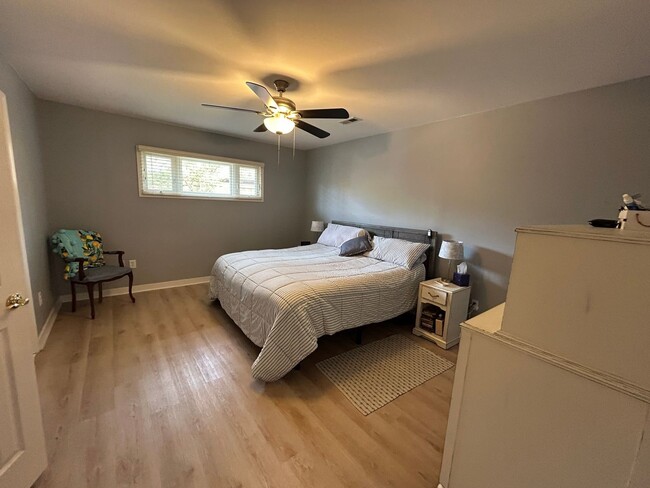 Building Photo - 6-month SUMMER rental within minutes of Wrightsville Beach!