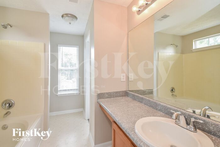 Building Photo - 3615 Longfield Dr