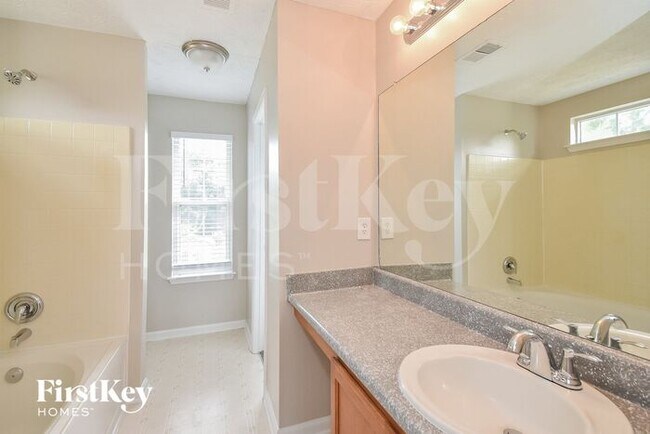 Building Photo - 3615 Longfield Dr