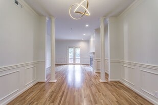 Building Photo - 3320 Hillsboro Pike