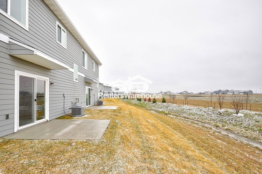 Building Photo - 211 NW Greenway Pl