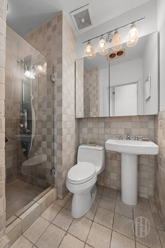 Building Photo - 426 W Broadway