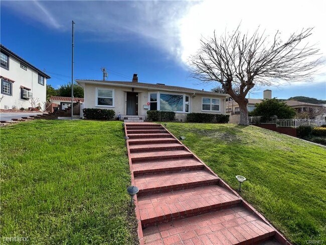 Building Photo - 3 br, 3 bath House - 8226 Day St