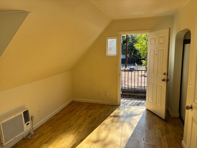 Building Photo - 1726 Kenwood St