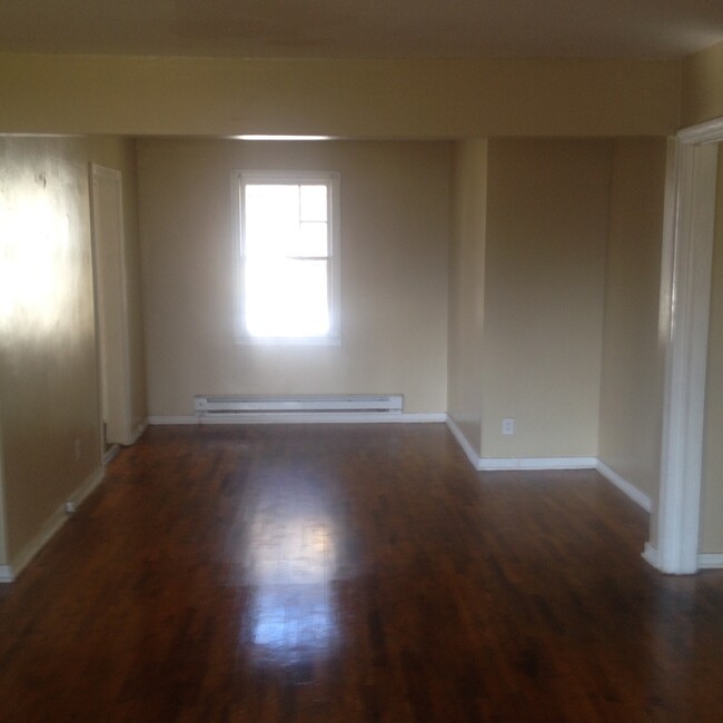 Building Photo - **UPCOMING**Two Bedroom / One Bathroom Hom...