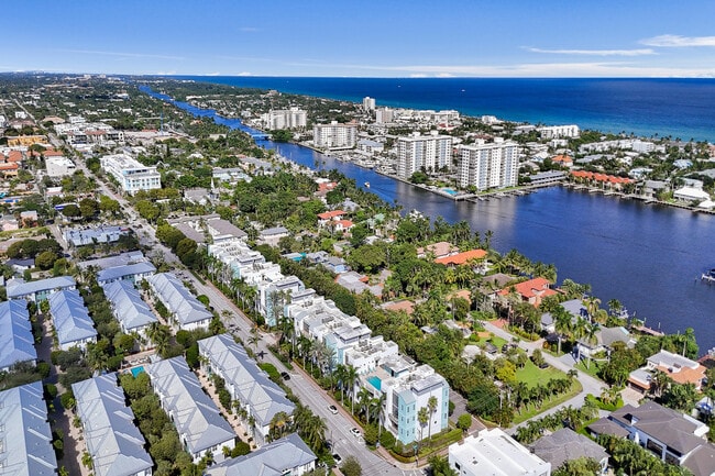 Building Photo - 365 SE 6th Ave