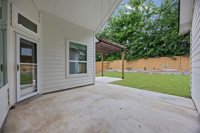 Building Photo - 124 White Steppe Way