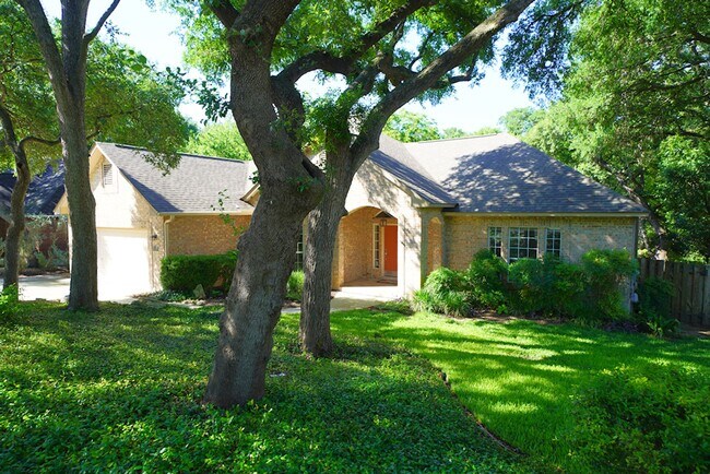 Building Photo - Gorgeous Home in the Coveted Greenshire Subdivision - Realtor Commission: $400